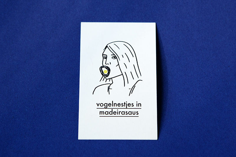 Visitekaart voor een kookvideo-installatie, samenwerking Nana Vaneessen project Sien Vanmaele en Nana Vaneessen
